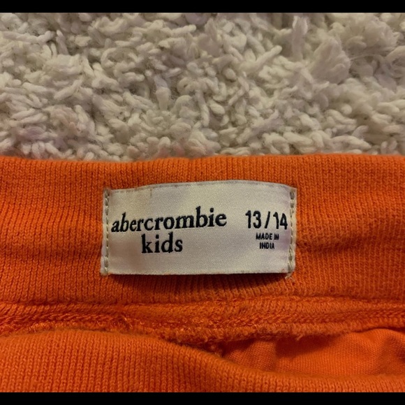 Kid shorts .. size 13/14 - Picture 2 of 2